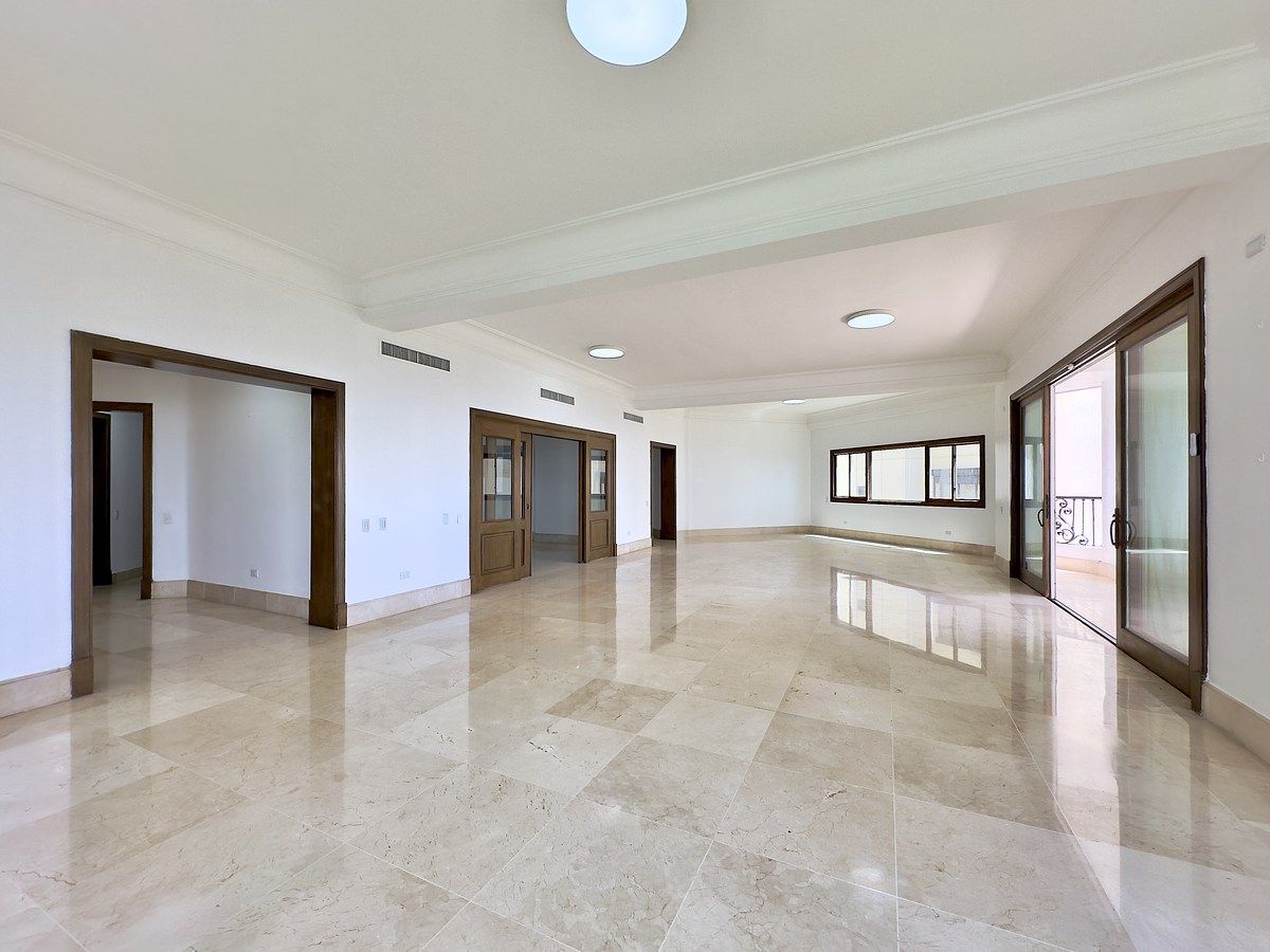 Alquilo amplio apartamento en Anacaona con vista al mar, foto 1 de 18
