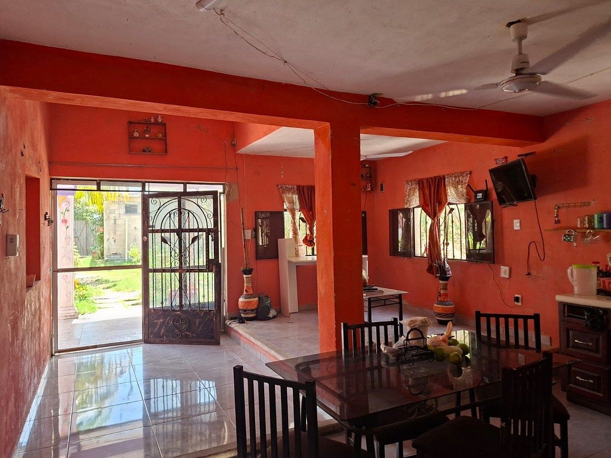 CASA EN VENTA KANASIN + 2 LOCALES Y AMPLIO TERRENO, foto 1 de 23