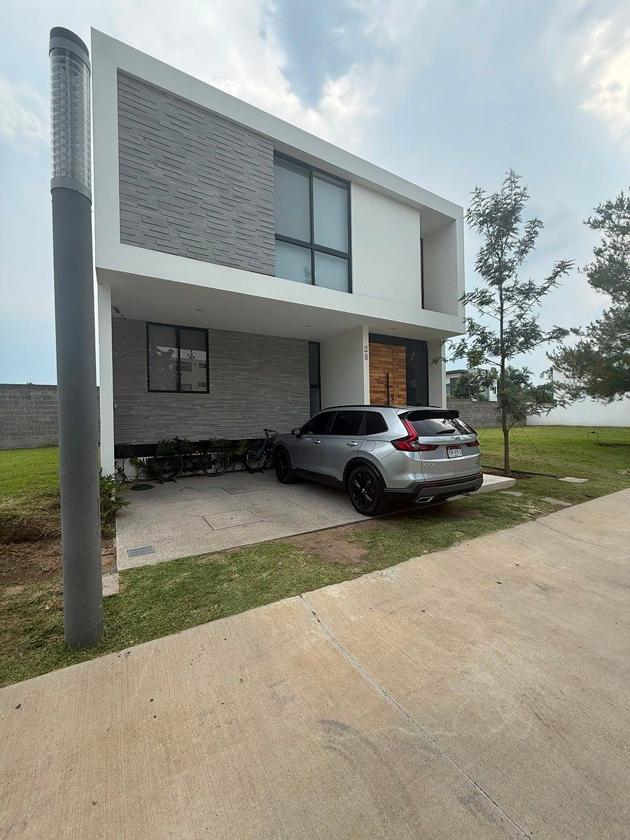 Casa com porão à venda em Privanza Coto Senda Zona Real, foto 1 de 38