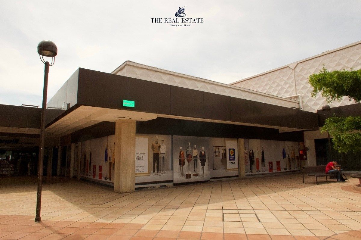 EXCELENTE LOCAL COMERCIAL FRENTE A SORIANA EN PLAZA DEL SOL EN RENTA (2 PISOS), foto 1 de 20