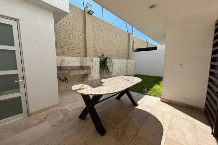 Casa para alugar/vender na Cidade Meseta