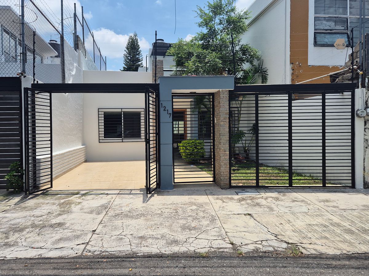 CASA À VENDA EM CHAPALITA!!, foto 1 de 32