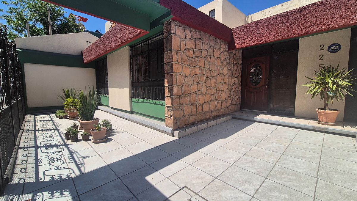 CASA À VENDA, foto 1 de 16