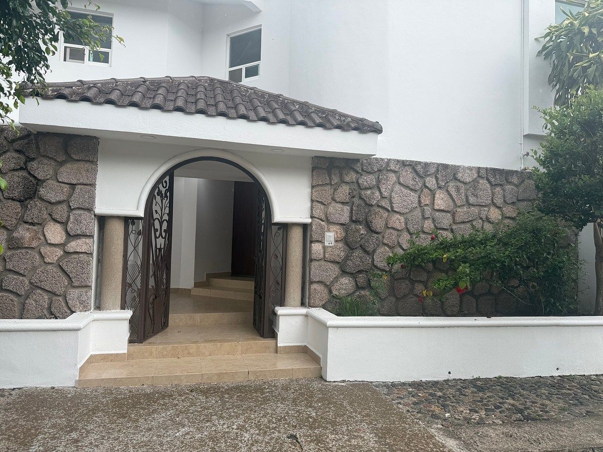House in Gated Community in San Jorge, León, photo 2 of 31