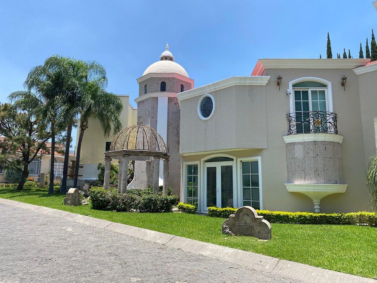 HOUSE FOR RENT IN LOMAS DEL BOSQUE, photo 1 of 38