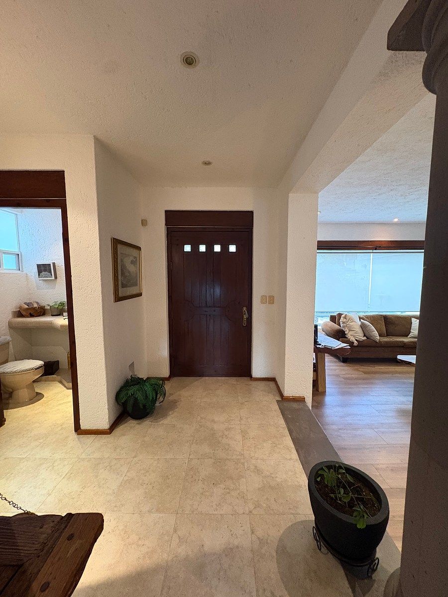 House in Gated Community in Colinas del Bosque III, Corregidora, photo 3 of 28