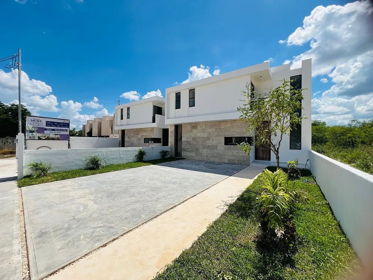 LARGE CORNER WALL, SOLAR PANELS + POOL + 3 BEDROOMS, NORTH OF MÉRIDA, photo 1 of 24