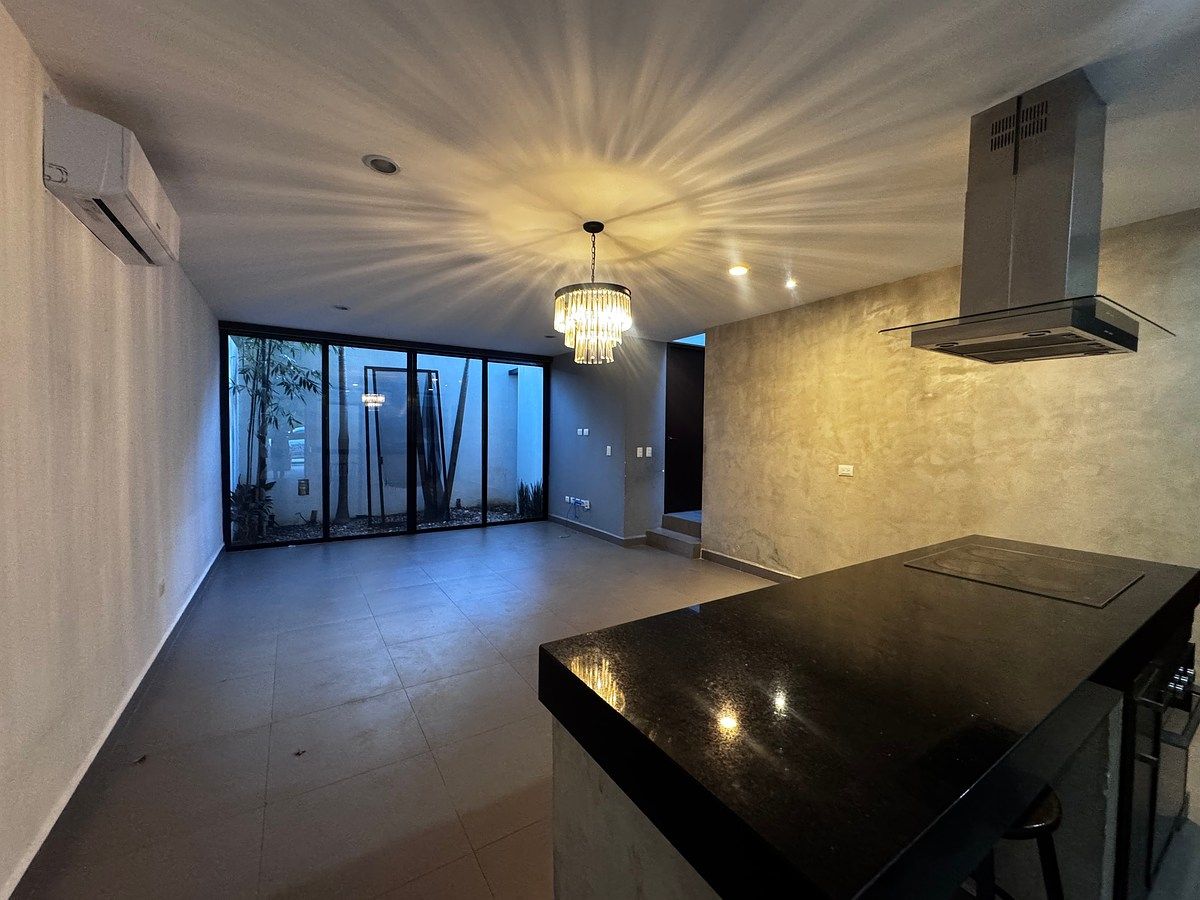 RENTA DE THOWN HOUSE EN PRIVADA MADERO 54 - TEMOZÓN MÉRIDA, foto 1 de 18