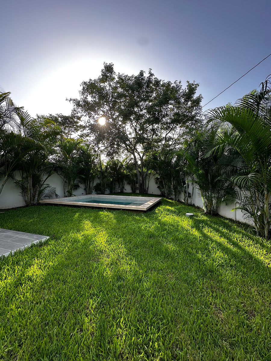Sale House with 2 Bedrooms + One Floor in Gated Community, photo 1 of 18