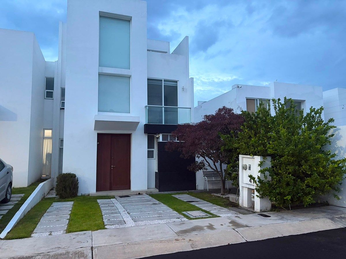 CASA EN VENTA - TRES PISOS   - PRECIO DE OPORTUNIDAD, foto 1 de 38