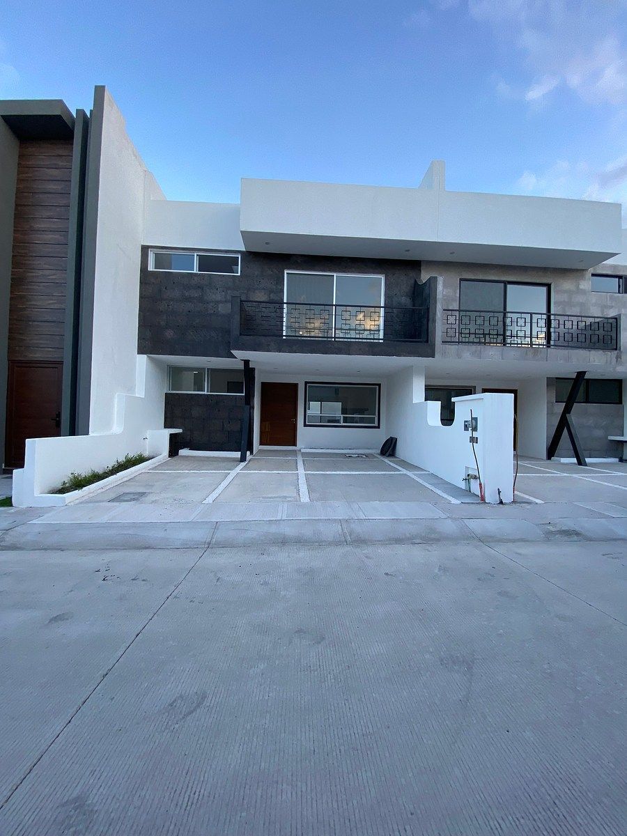 Casa en Renta Juriquilla Altos, 4 recs. con baño, salaTv, Roofgarden, foto 1 de 43