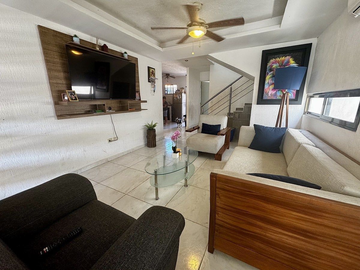 House for sale with commercial premises in Los Héroes, photo 1 of 32