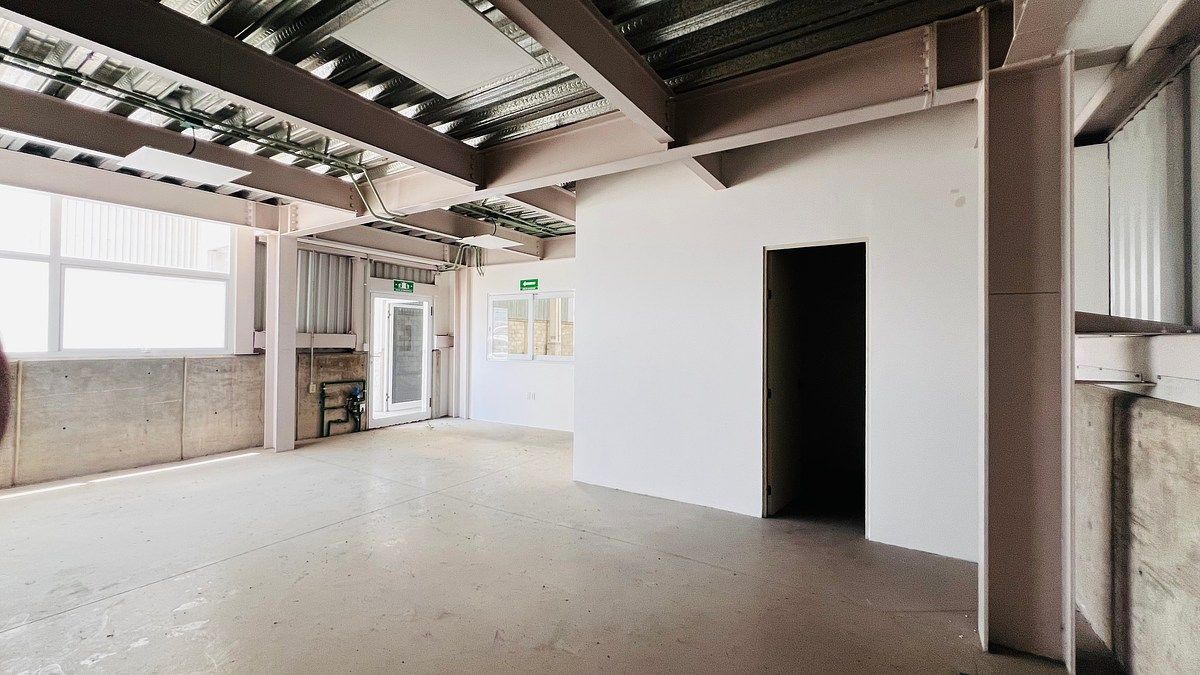 Commercial Storage Unit in Calamanda, El Marqués, photo 2 of 8