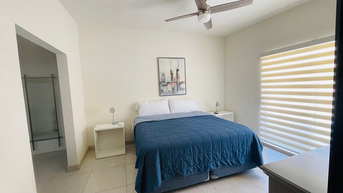 Recámara principal con baño y vestidor, foto 10 de 21