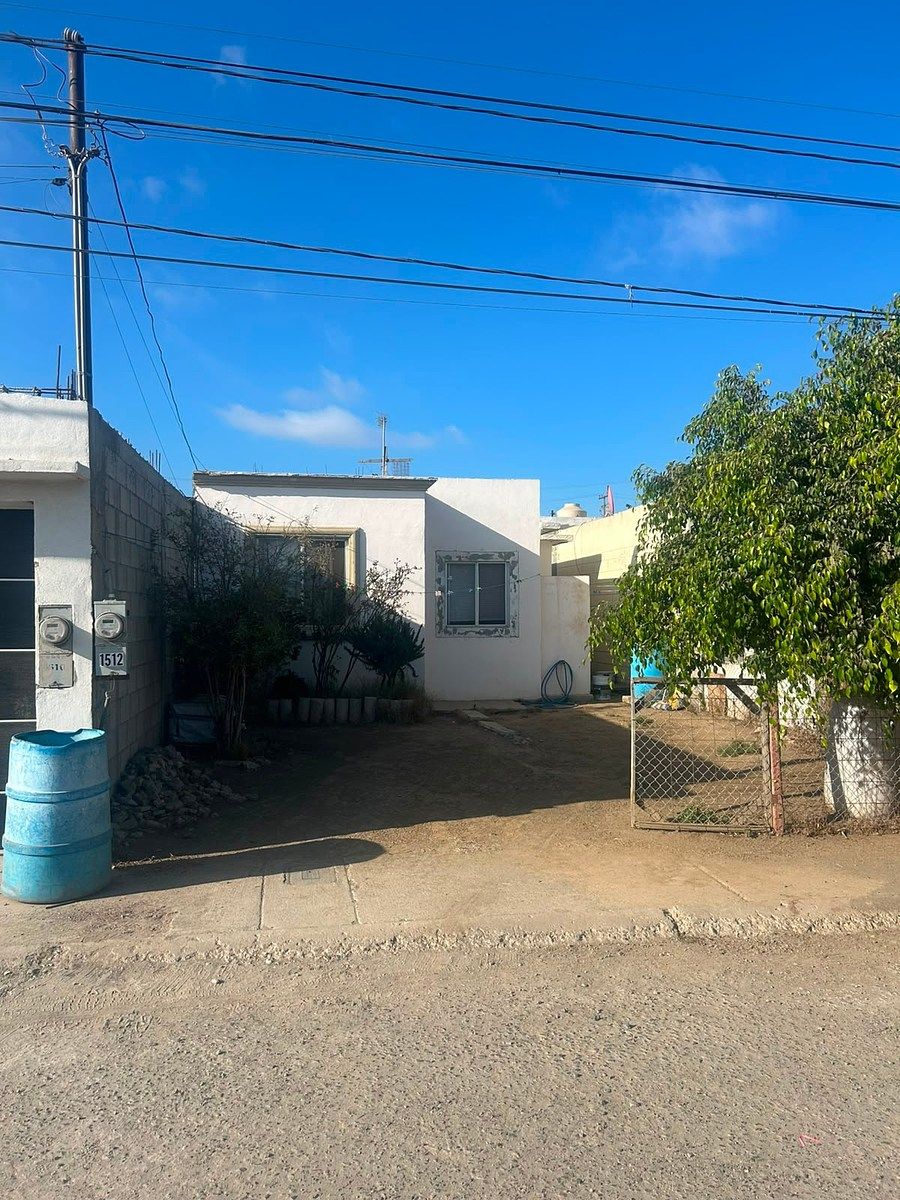 HOUSE FOR SALE, photo 1 of 11