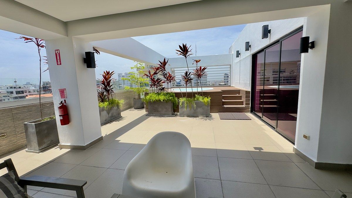Evaristo Morales, furnished apartment with 3 bedrooms, 3.5 bathrooms, amenities, photo 1 of 12