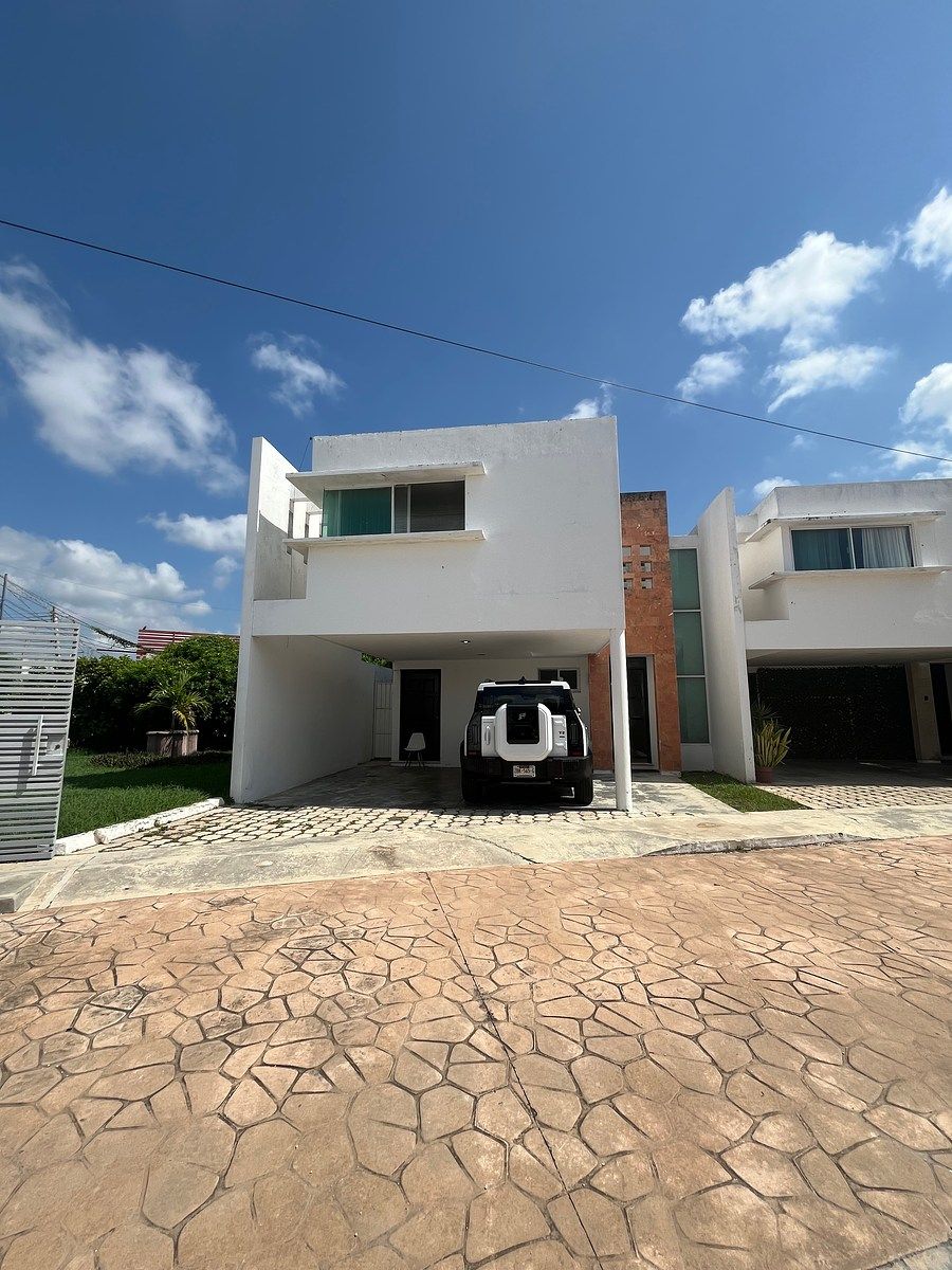 CASA EN MONTECRISTO DENTRO DE PRIVADA, foto 1 de 12