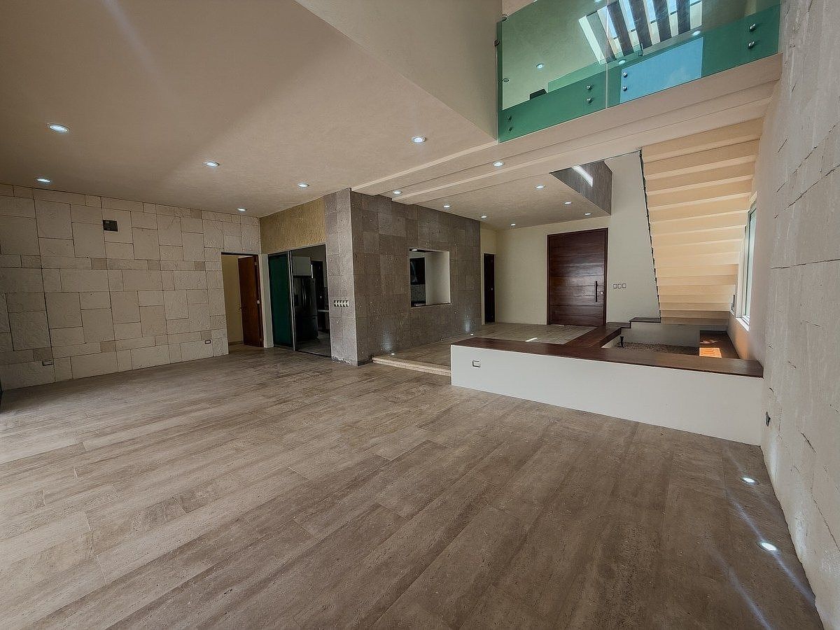 Casa à venda no Parque Central com Quarto no Andar Térreo, foto 1 de 50