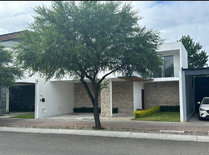 Linda residência à venda e terraço com vista espetacular para o lago, foto 1 de 13