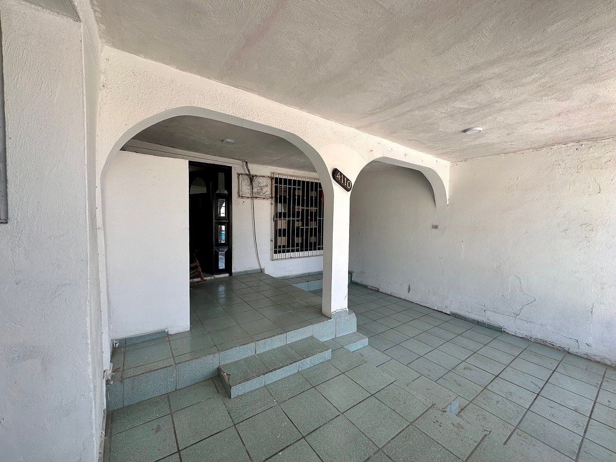 House in Las Arboledas, La Paz, photo 2 of 8
