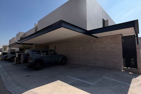 Linda casa de esquina em Lomas Norte