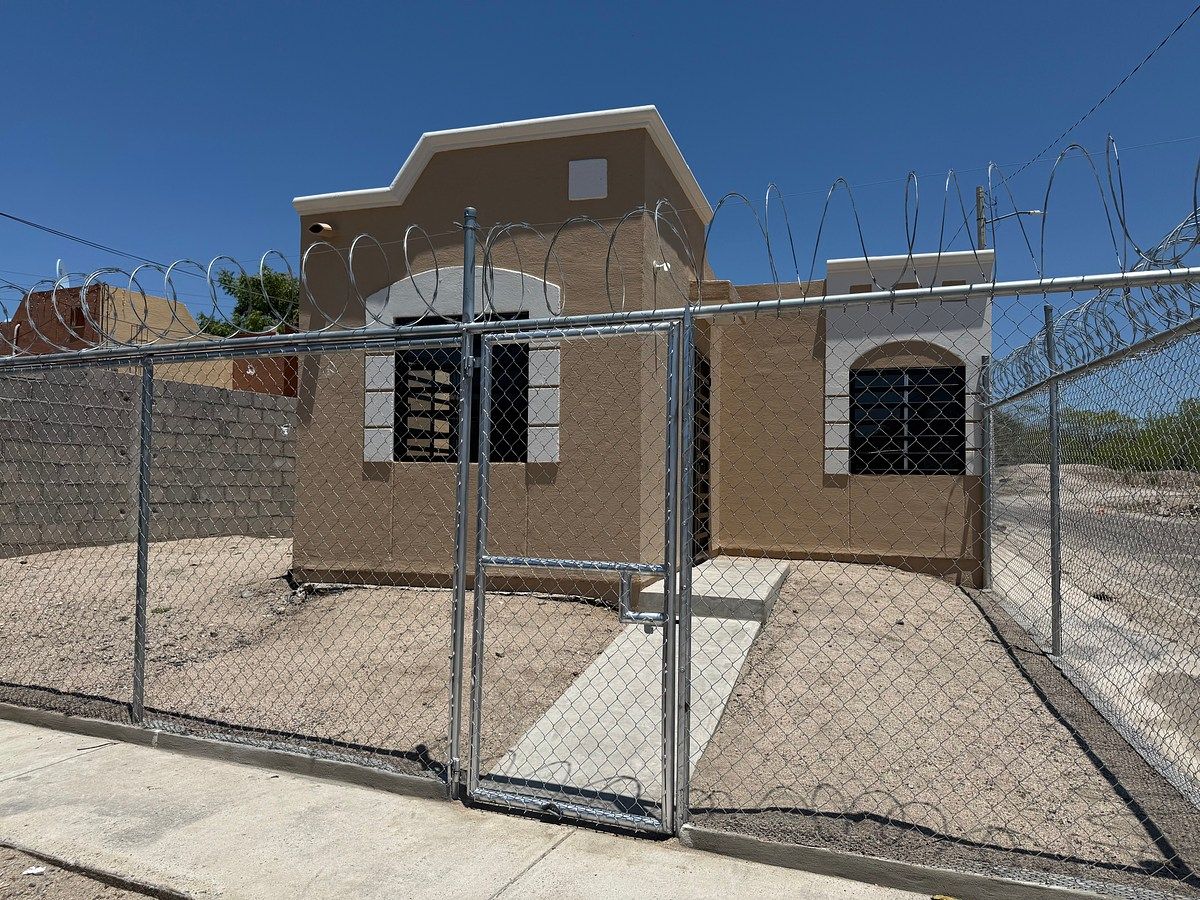 Rainbow House III, photo 1 of 15