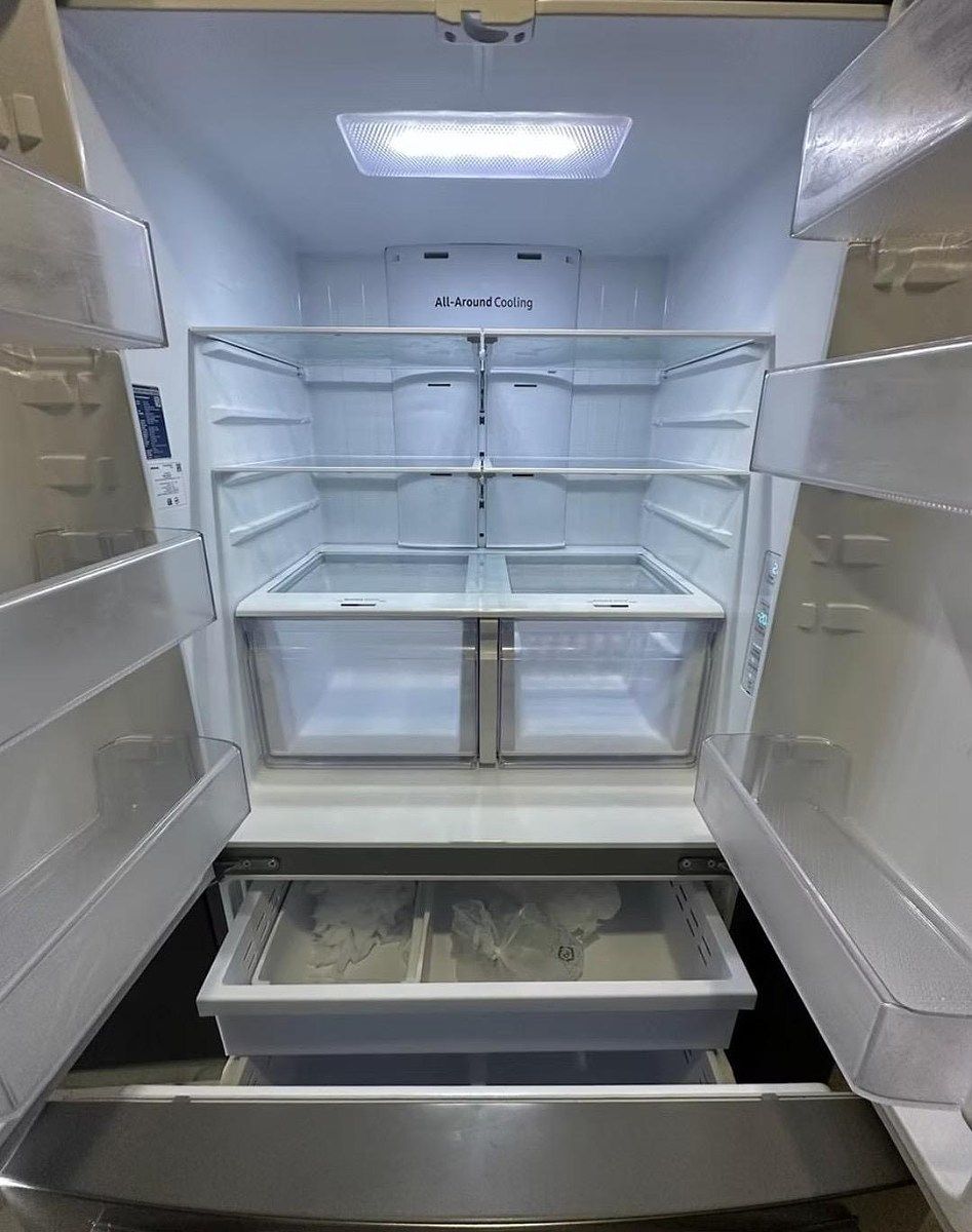 Refrigerador de tres puertas impecable, foto 17 de 19