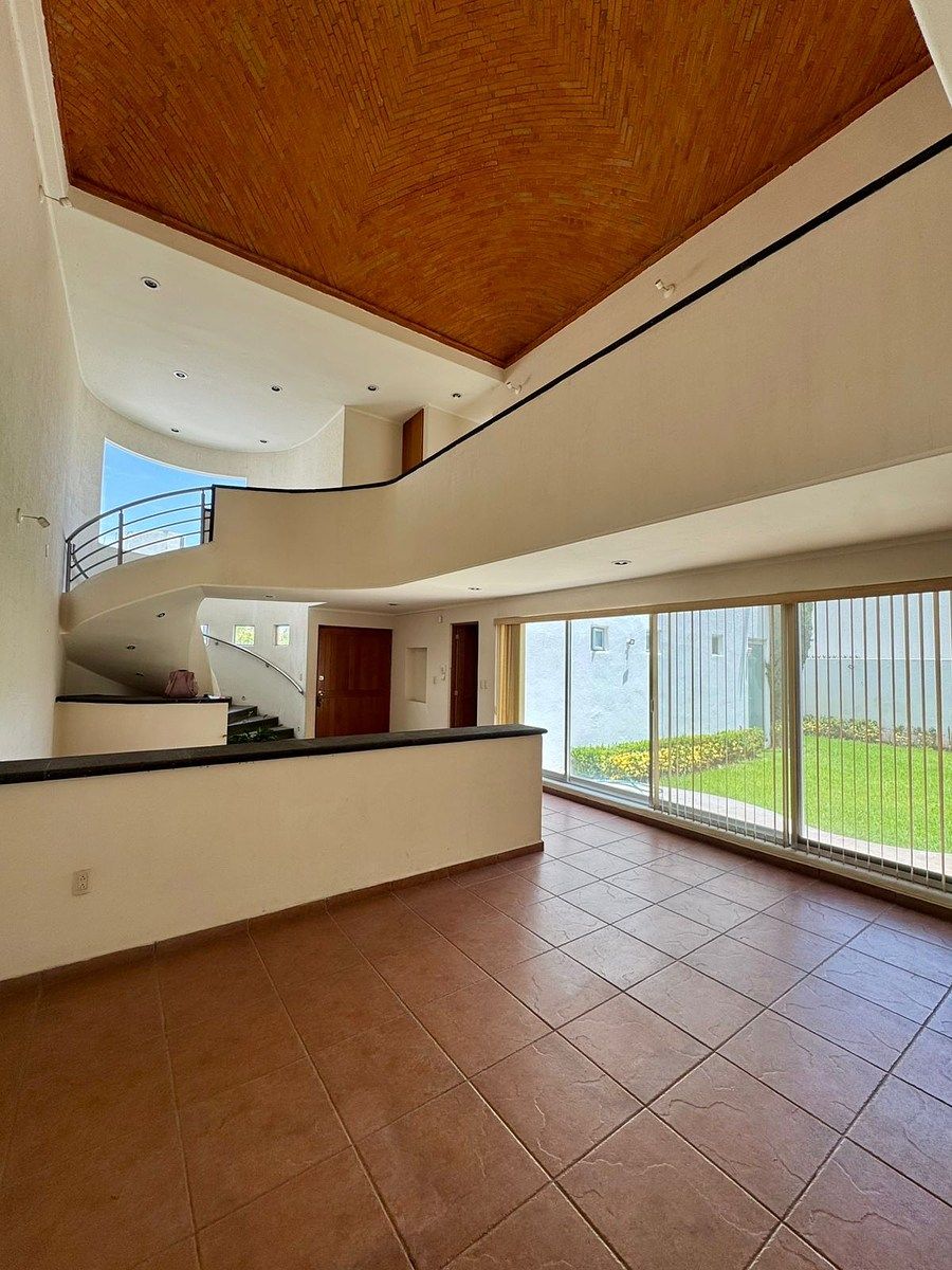 House for sale with garden and terrace in Lomas del Tecnológico, photo 1 of 13