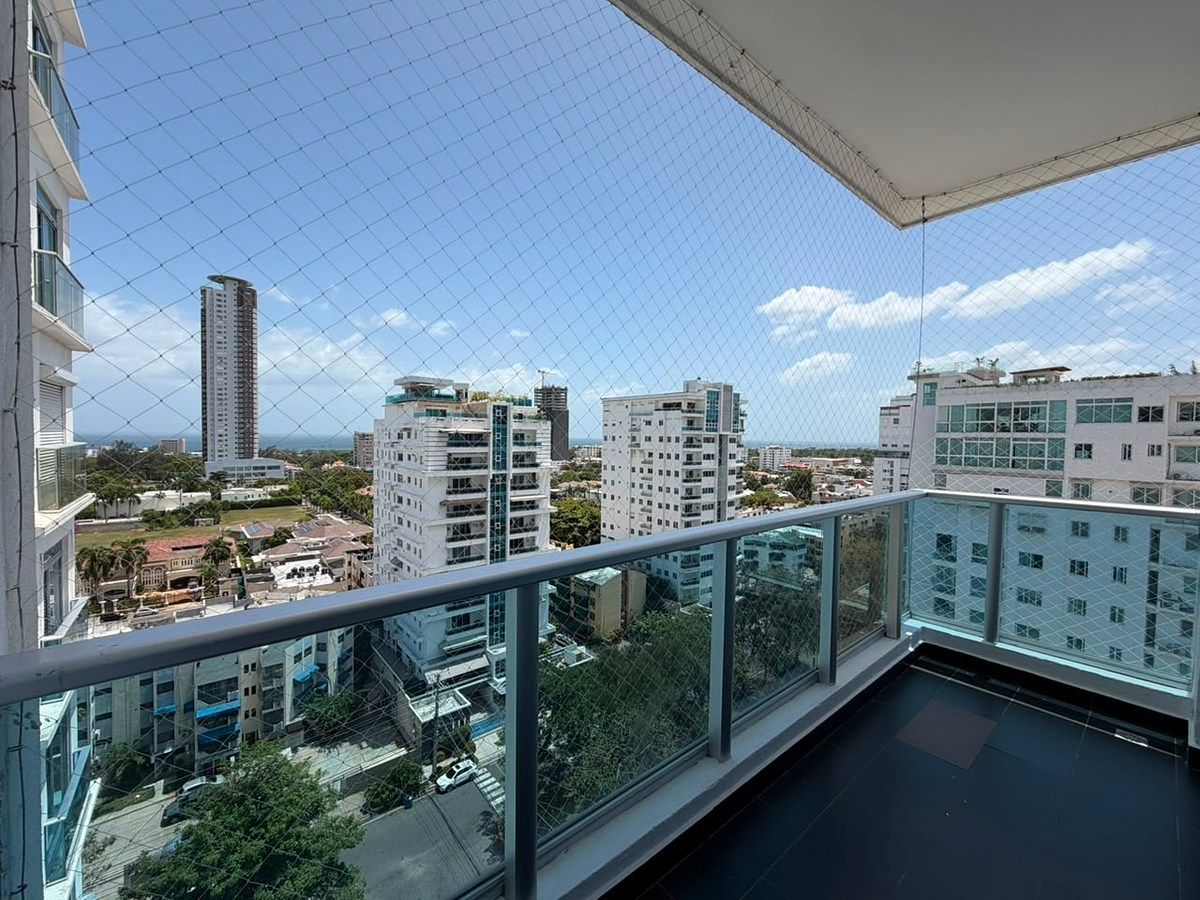 Apartamento en Bella Vista con vista al mar, foto 1 de 31