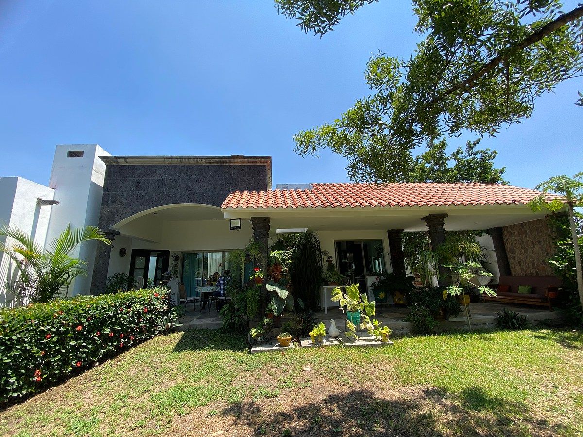 HOUSE FOR SALE ON ONE LEVEL WITH EXPANDED GARDEN, photo 1 of 42