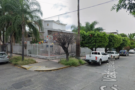 CASA CON USO DE SUELO. Colinas de la Normal