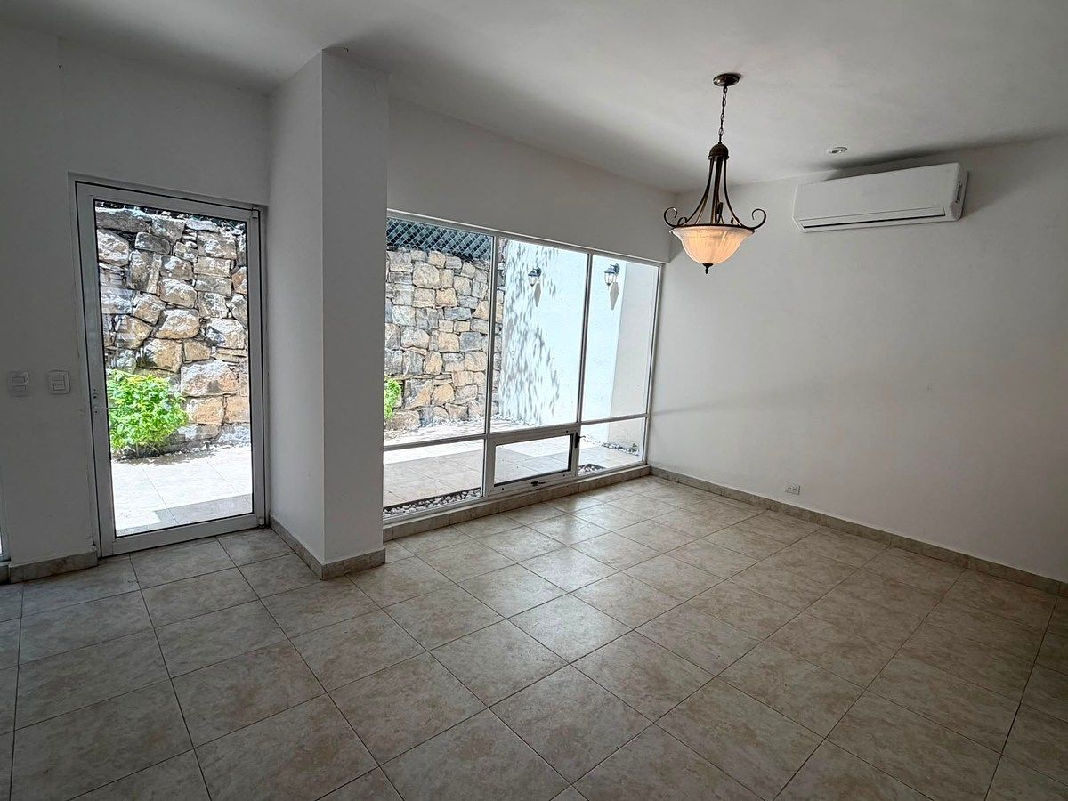 House in Las Brisas, Monterrey, photo 2 of 12