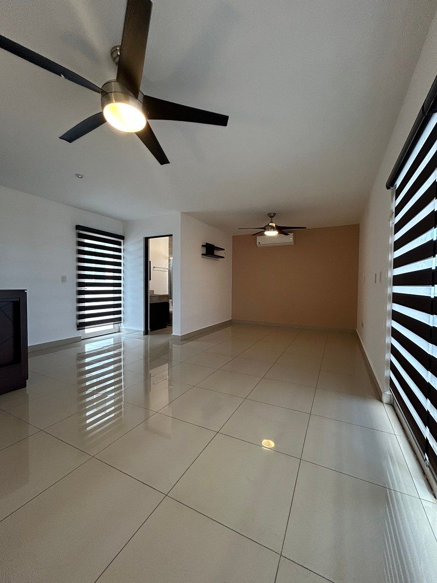 House in Cumbres Madeira, Monterrey, photo 11 of 28