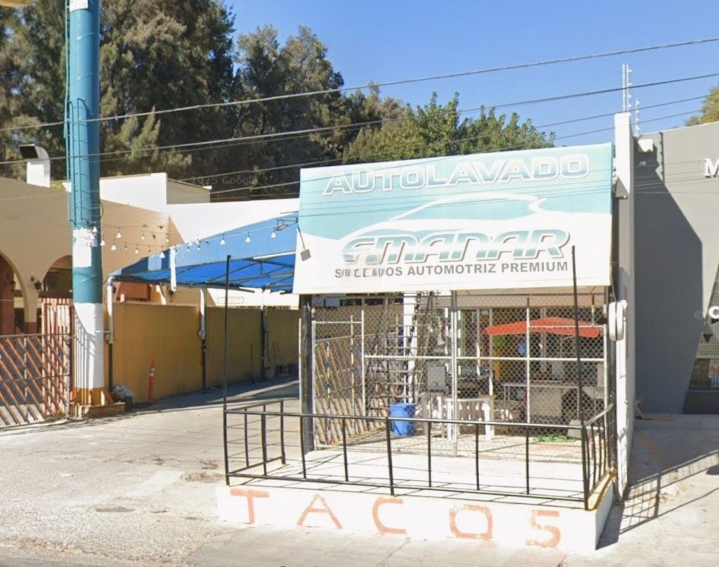 Local Comercial en Renta |Frente a Punto Sur sobre López Mateos Sur, foto 1 de 12