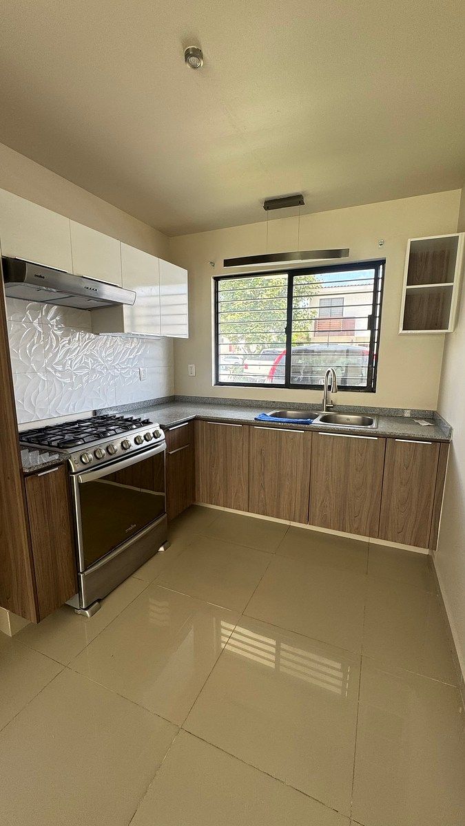 House for sale on the corner with surplus in the gated community, photo 1 of 22
