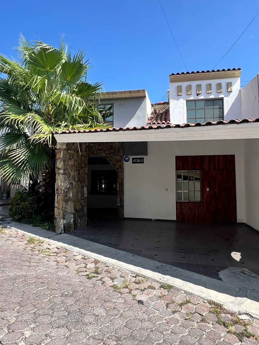 House for Rent in Cumbres 5th Sector, photo 1 of 23