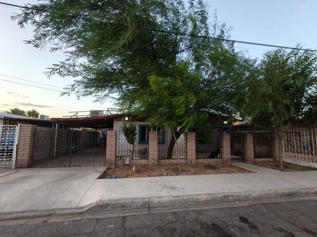 House for sale in Fraccionamiento Sonora (Mexicali, B.C.)!, photo 1 of 12