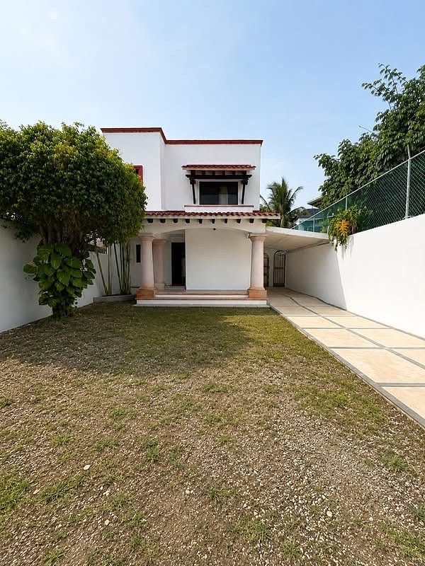 Linda casa com excelente localização, foto 1 de 22