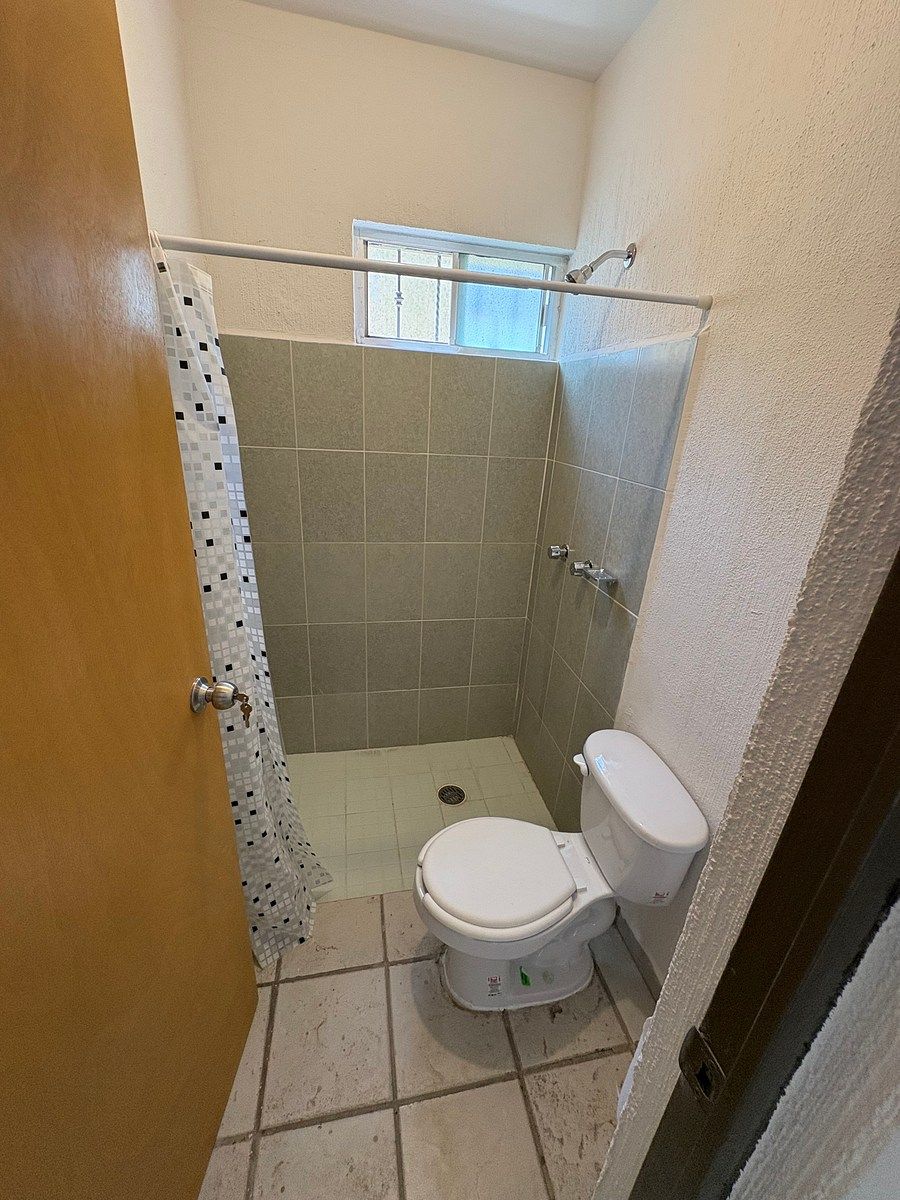 Baño, photo 14 of 19