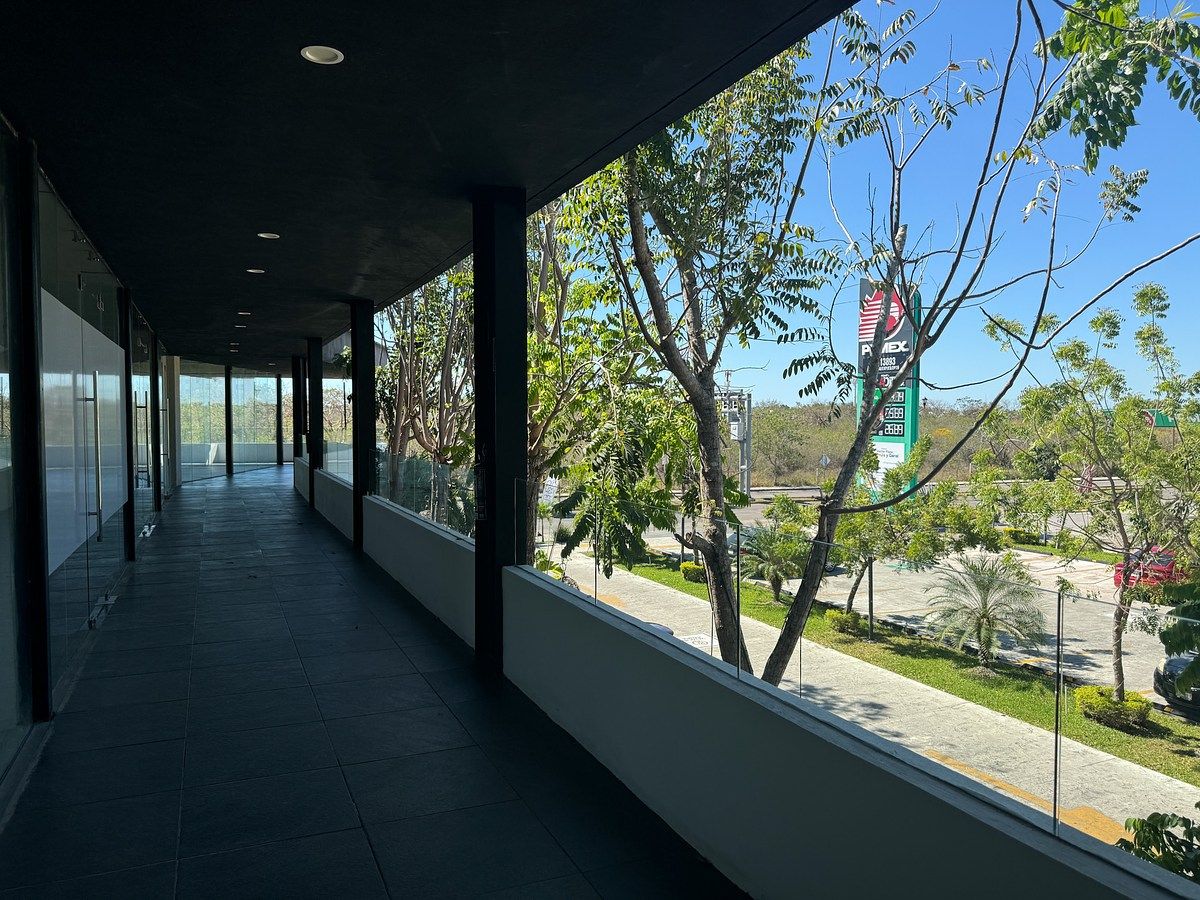 Xcumpich Commercial Local On Upper Floor Plaza Vector On Avenue, photo 1 of 16
