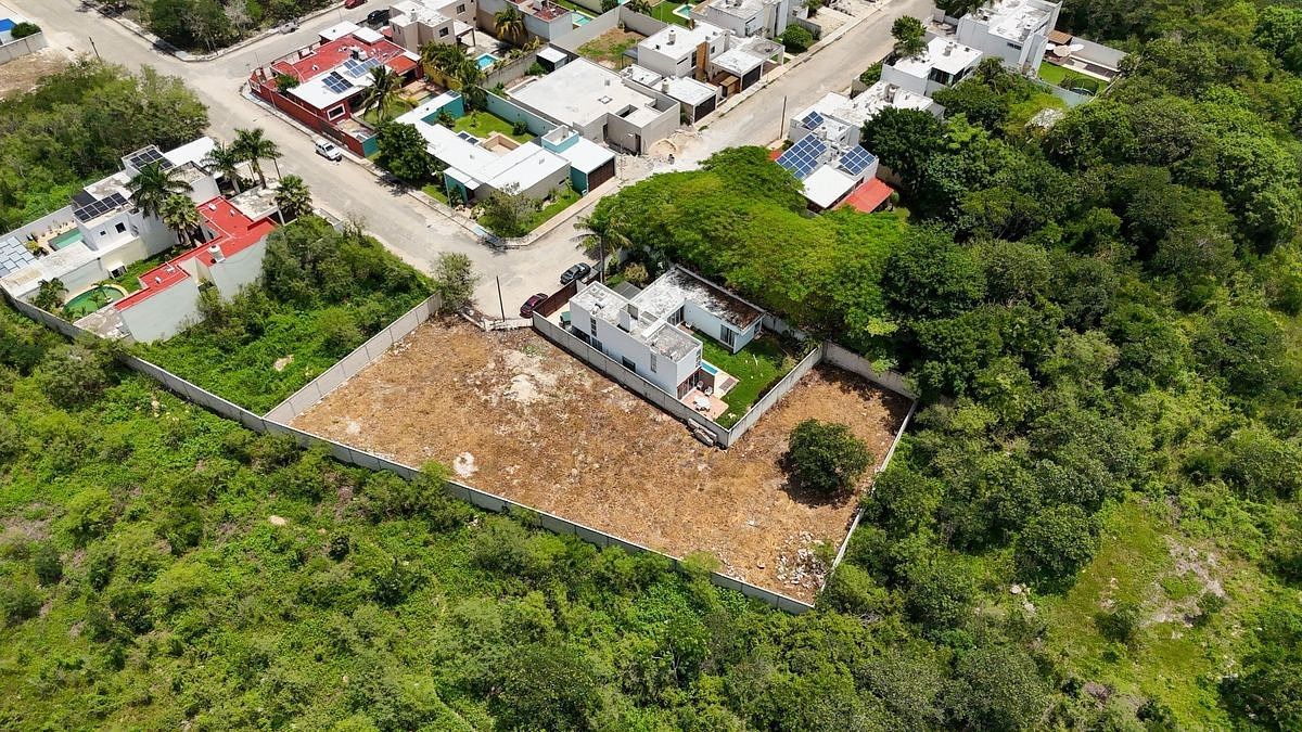 Terreno cercado à venda em Pedregales de Cholul, foto 1 de 6