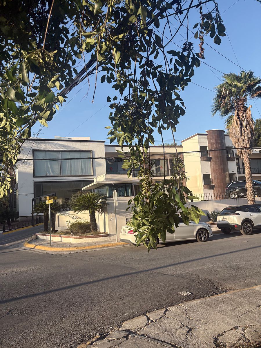 Local #4 Comercial en Santa Engracia, foto 1 de 8