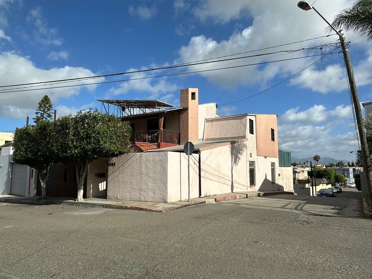 Casa à venda, na esquina, Col. El Paraíso, Tijuana., foto 1 de 14