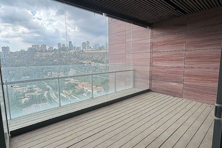 VENDA DE APARTAMENTO COM TERRAÇO NO CLUBE DE GOLFE BOSQUES DE SANTA FE