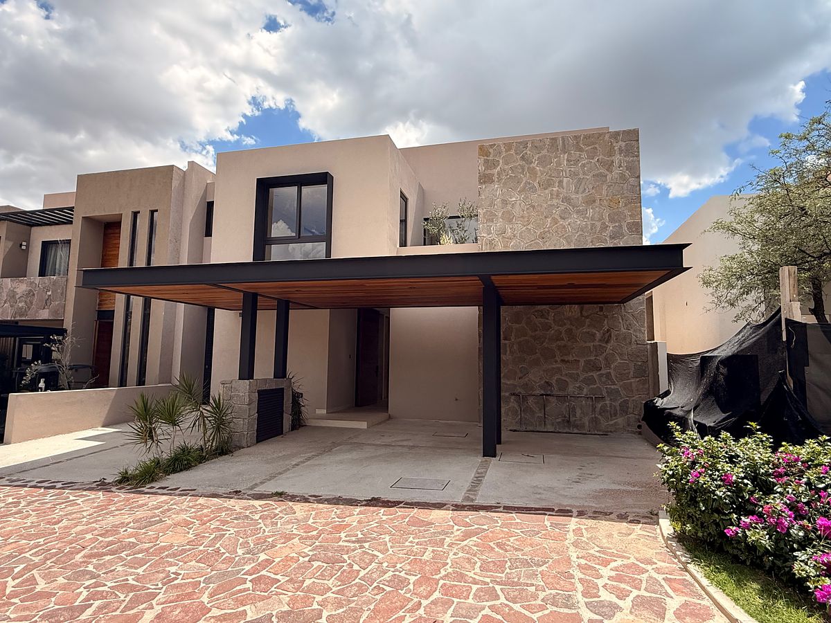ALTOZANA LAJA 31, photo 1 of 18