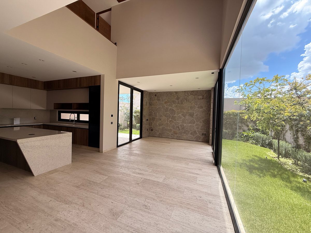 House in Gated Community in Altozano el Nuevo Querétaro, Querétaro, photo 5 of 18