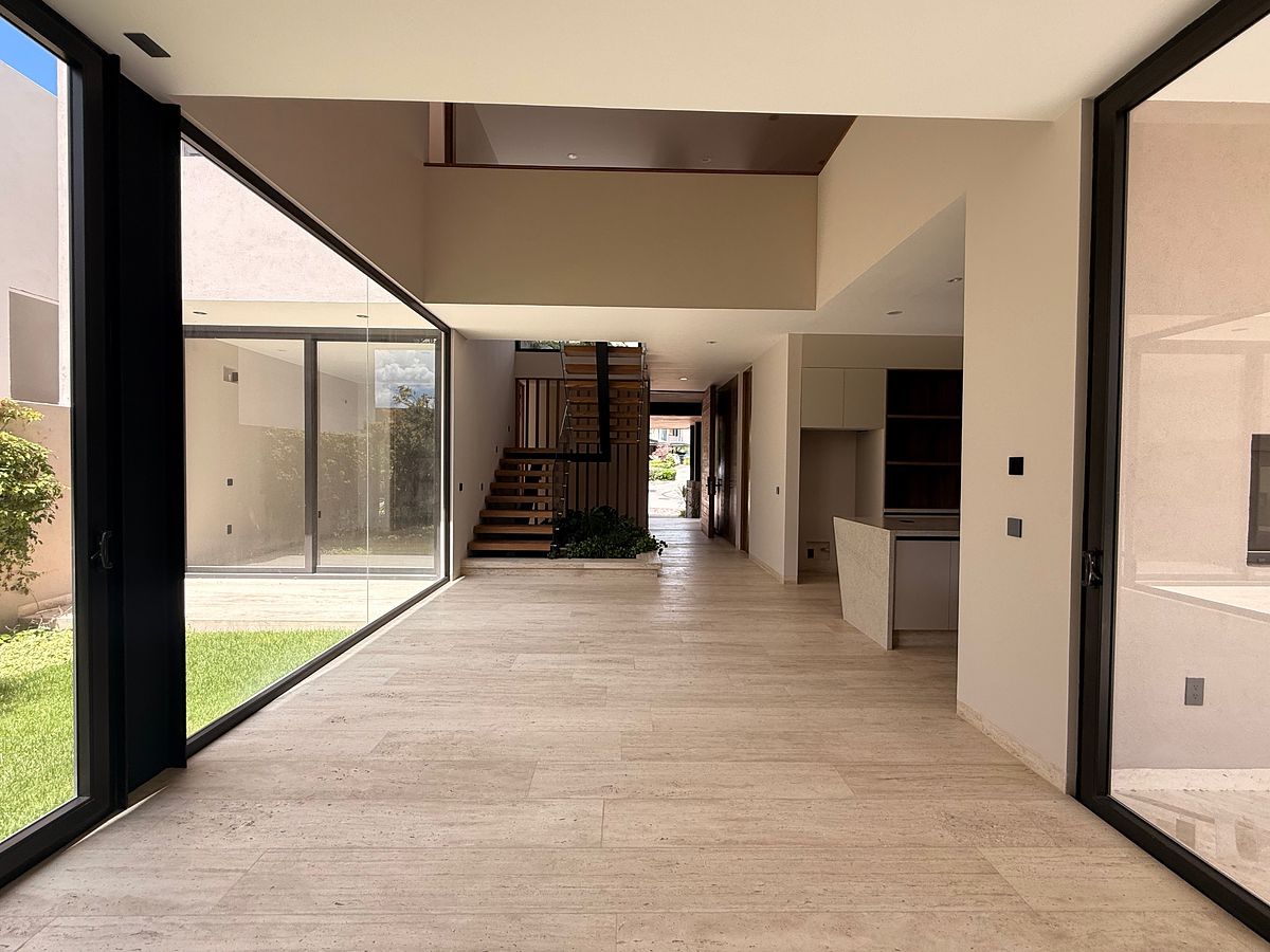 House in Gated Community in Altozano el Nuevo Querétaro, Querétaro, photo 3 of 18