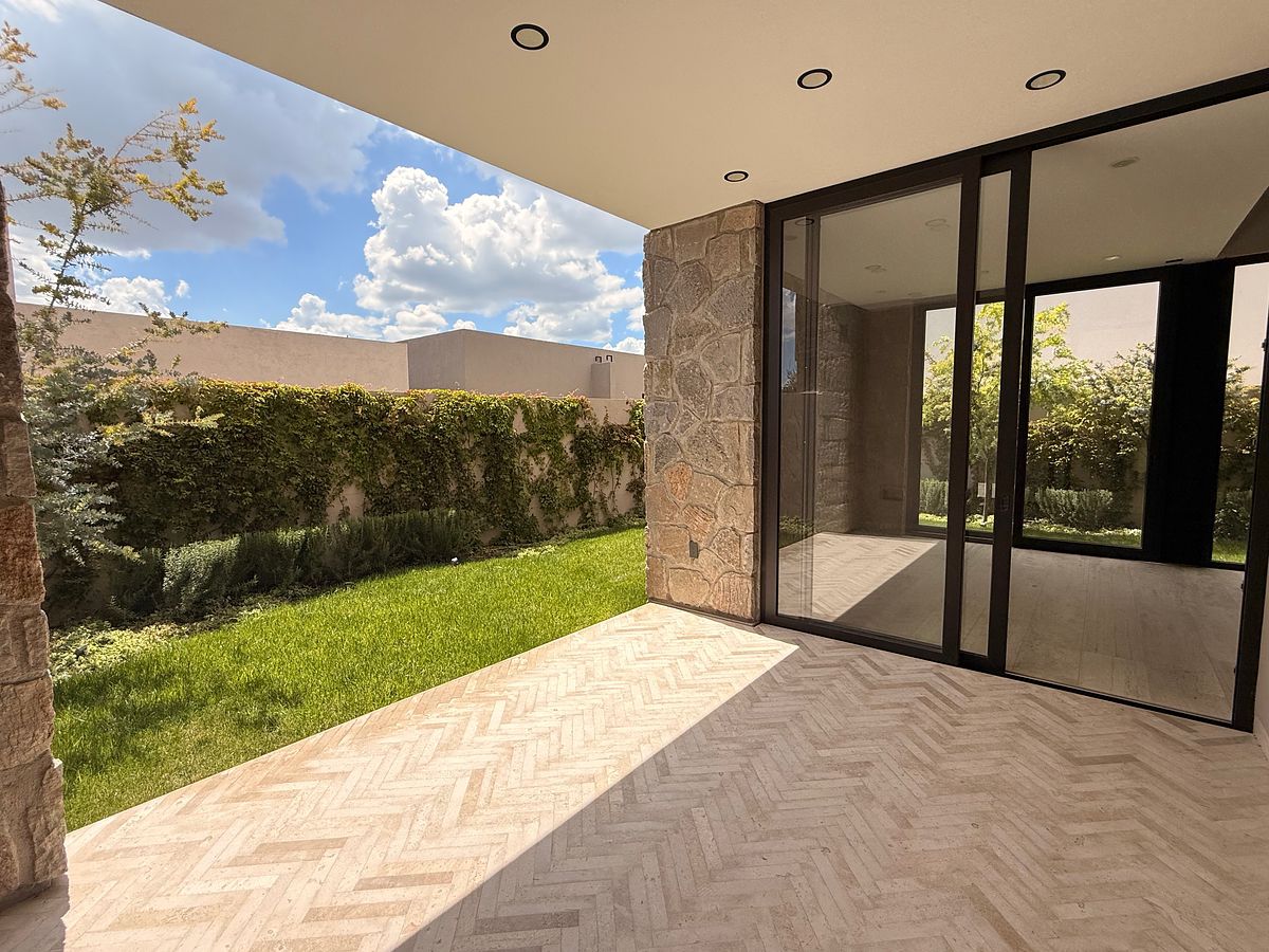 House in Gated Community in Altozano el Nuevo Querétaro, Querétaro, photo 8 of 18