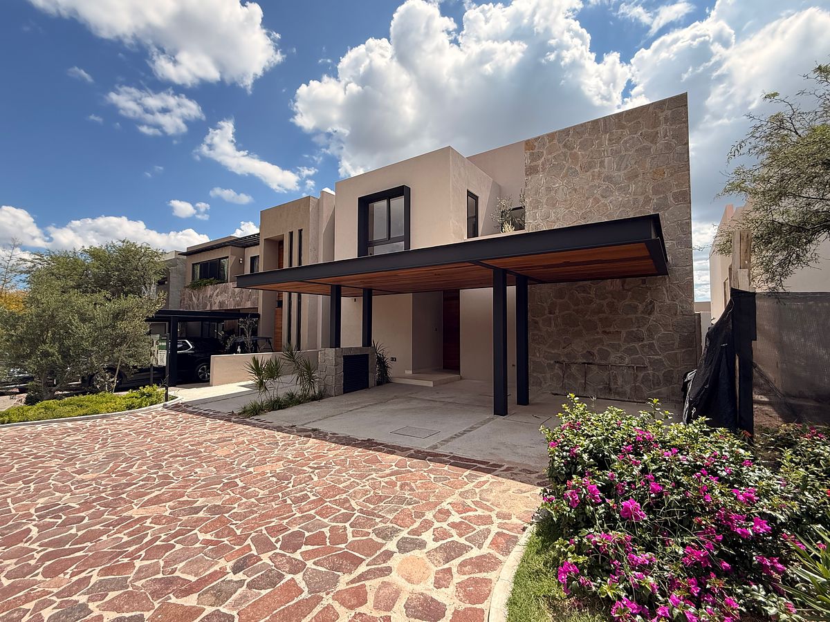 House in Gated Community in Altozano el Nuevo Querétaro, Querétaro, photo 2 of 18