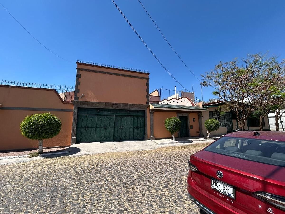 Linda casa em Carretas, perto dos Arcos em estilo Colonial, foto 1 de 19